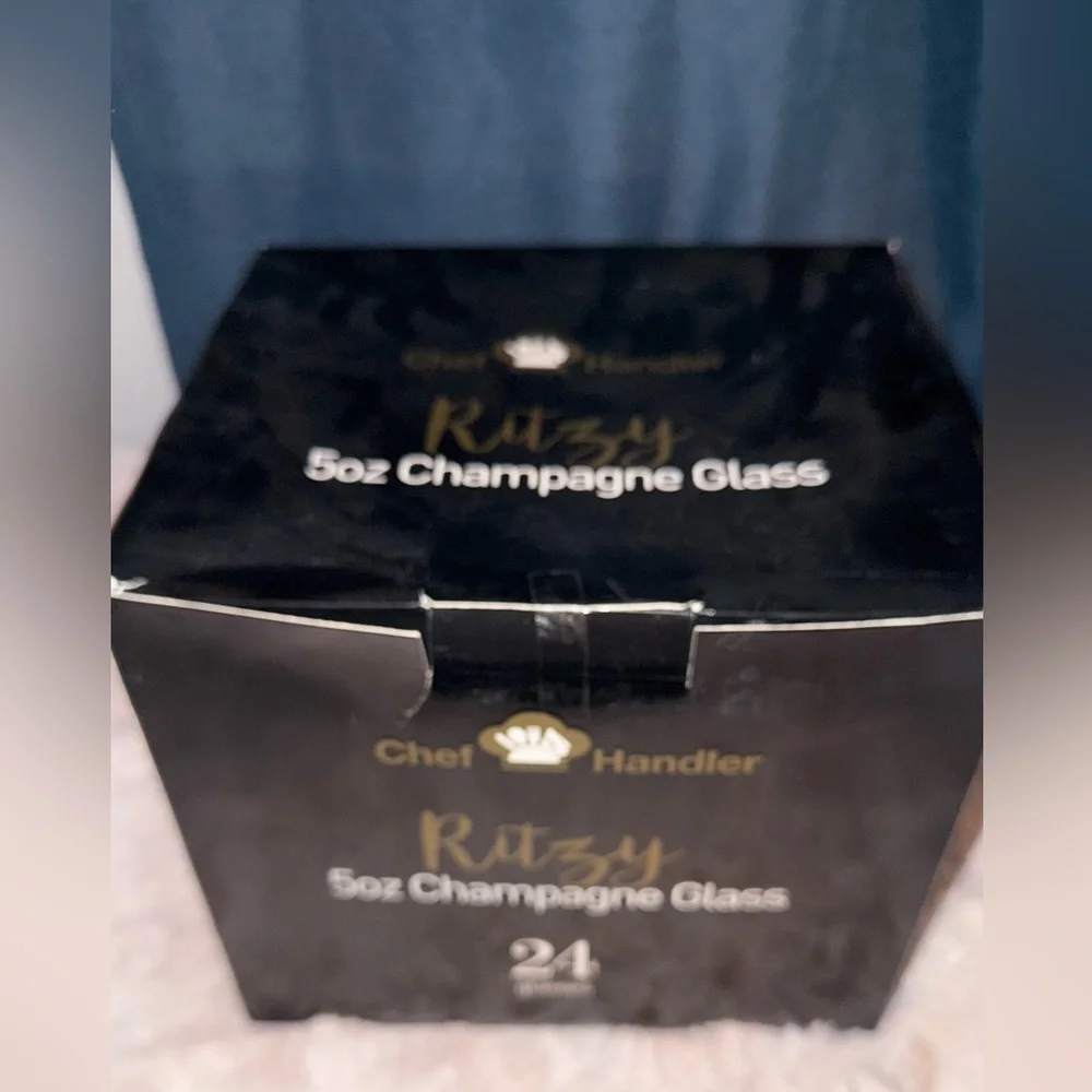 NWT’s Ritzy Clear Wine Glasses - 24 Pack